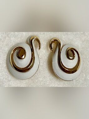Vintage Crown Trifari Clip-On Earrings in White Enamel